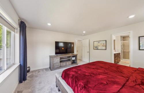 Serene Port Orchard Retreat - 3BR 3BA with Trails and Amazing Views - Foto 22