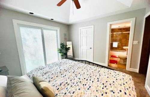 Spacious 6BR Home - Near Top Attractions - Photo 28