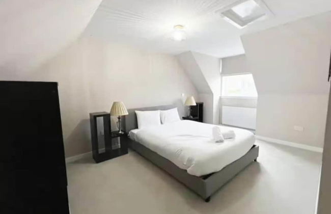 Charming 3 Bed Home in Stepps, Glasgow - Garden & Patio - Photo 10