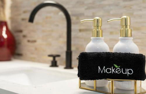 Chic 4BR Home Hot Tub Game Room - Foto 57