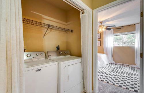 College Station Gem with Pool Access Near University - Foto 22