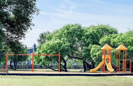 Cozy and Quiet, with Easy Access & Private Garage - Foto 21