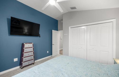 Luxe 2BR in The Villages, Mins to Eastport Town Square With Patio and Kingbed - Foto 10