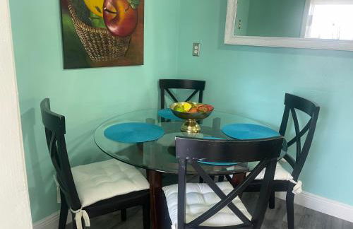 Convenient and Private Downtown 1BR Near Beach - Foto 13