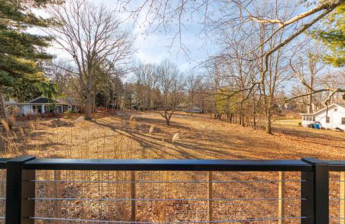 Hear the waves of Lake MI from Hot Tub - Dog Friendly - Foto 16