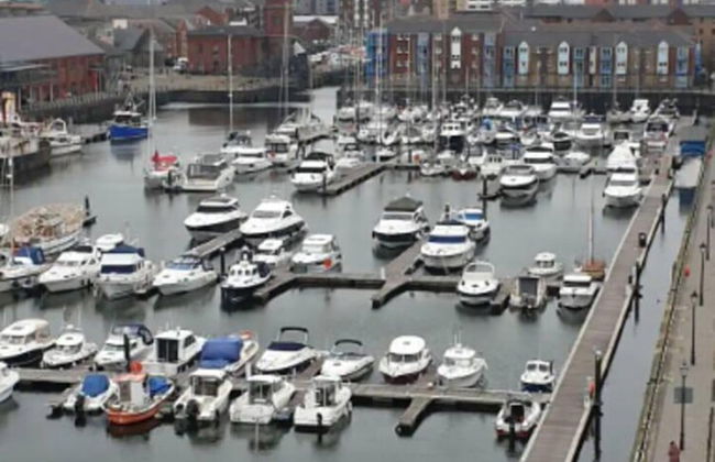 Beautiful 3-bed Apartment in Swansea - Photo 23