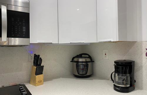 Beautiful House 7 min from Miami Airport w FREE parking - Photo 59