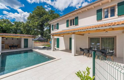 Villa Macan with Private Pool, Sauna & Garden - Photo 3