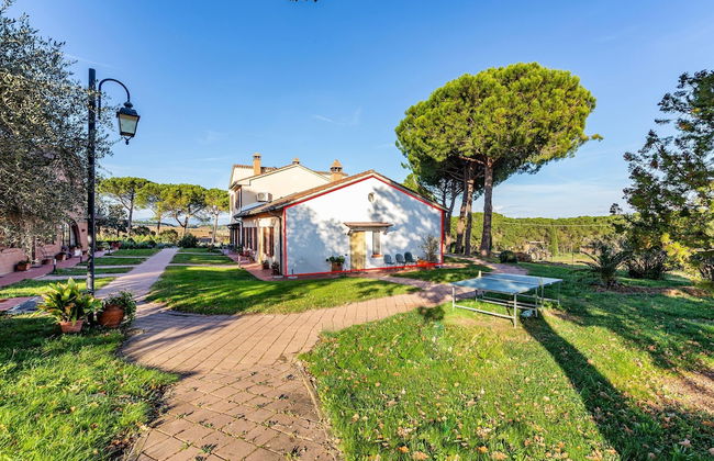 Laurel apt With Shared Pool - Photo 19