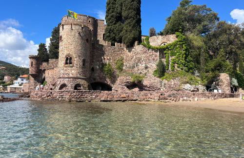 Cannes Marina Résidence Le Surcouf - Studio de 28m2 au 10ème étage avec piscine, terrasse, parking, vue montagne et port : Mandelieu-La Napoule - Foto 15