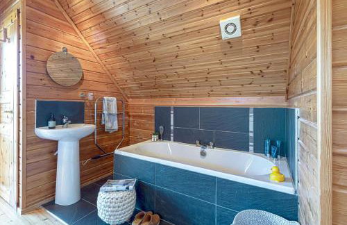 Scandi Cabin in Heart of Anglesey with Parking - Photo 19