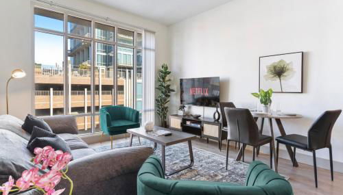 Uptown Luxury - Top Floor King Suite, Free Parking - Foto 3