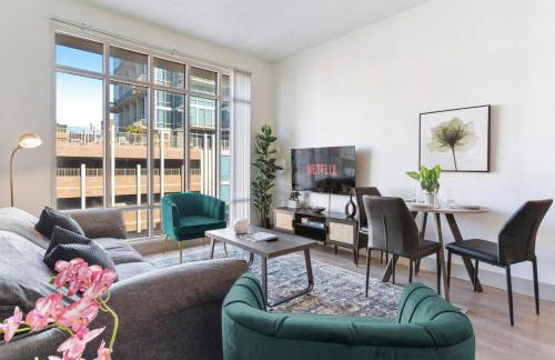 Uptown Luxury - Top Floor King Suite, Free Parking - Foto 3