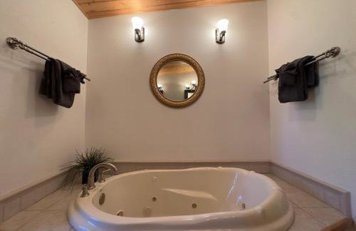 The Carriage House Walk to River Lake In Town - Foto 66