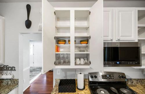 Elegant Retreat Spacious with Outdoor Fireplace - Foto 8