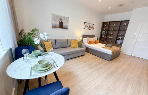 3-Bedroom with Balcony and Studio Apartments in St Johns Wood near Marylebone & Regents Park by NourNest Apartments - Foto 62