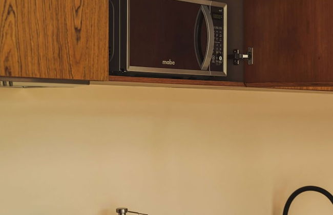 Beautiful Jungle Loft With Rooftop Pool and Gym - Photo 16