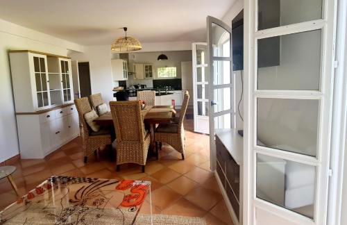 SUPERBE VILLA-DOMAINE AVEC GOLF PISCINE ET TENNIS - Foto 20