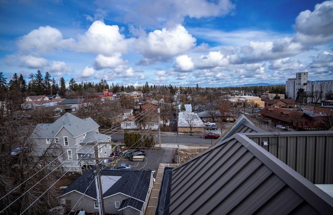 Brewster Hall - Photo 23