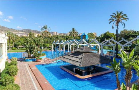Benalbeach Beauty- Sunny studio with ocean views, balcony, and windows in every room - Foto 19