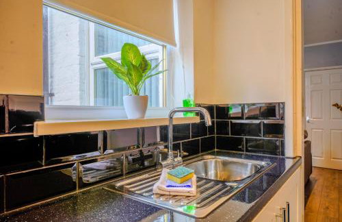 Stunning 1 Bedroom 4 Guest Flat by Anfield Stadium - Photo 23