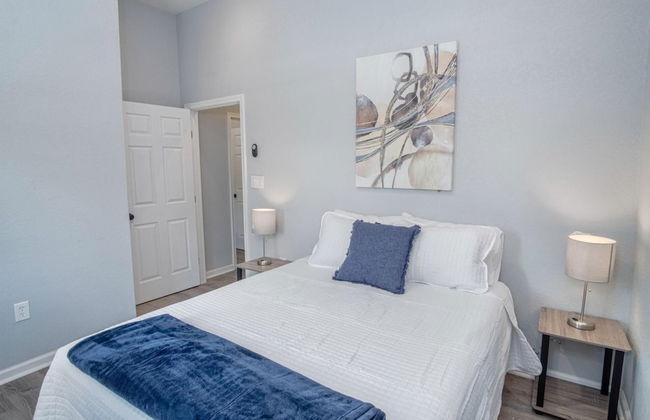 Cozy and Lovely 2BR 2BA Apt A Near Lively Downtown - Foto 14