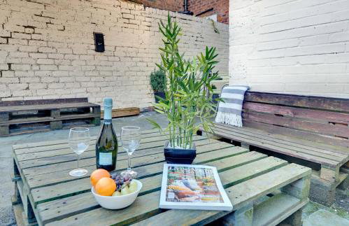 Newcastle CITY APT35,FREE STREET PARKING,4 BEDROOM HOUSE,8 SINGLE BEDS,FULL KITCHEN,ALL ROOMS WITH TVs,NETFLIX - Photo 11