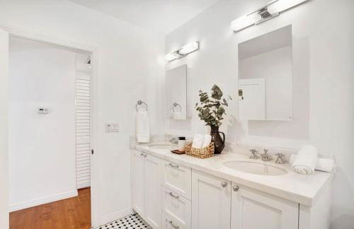 Charming 2BR 2BA Los Angeles Home with Character - Foto 38