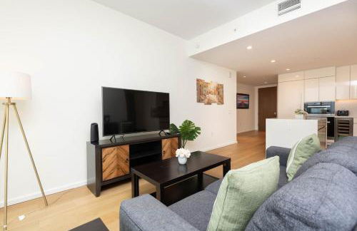 Snug 3BR HighRise with Pool, Spa & Rooftop Views - Foto 7