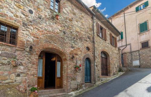 Holiday Home in Town Center with Pool, Garden, Hot Tub - Foto 4