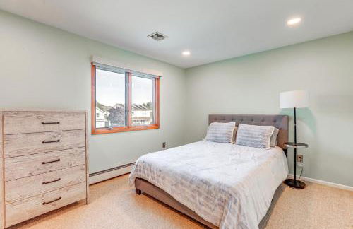 New Jersey Home with Private Office and Backyard Oasis - Foto 16