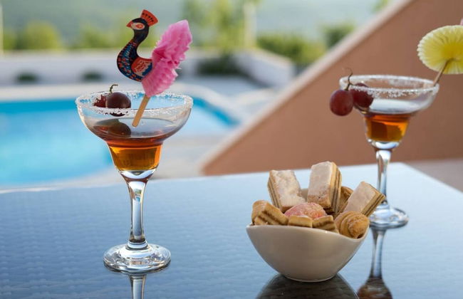 Peaceful Escape With Mountain Views, Heated Pool and Modern Amenities in Radošić - Foto 20