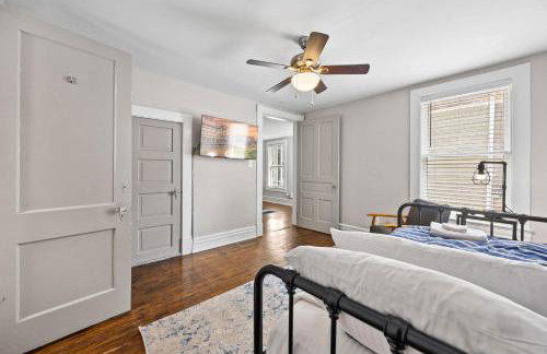 Cozy & Updated Unit in the Heart of the Highlands - Foto 44