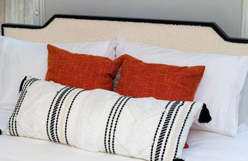 Pasadena Charming Vacation Home with Hot Jacuzzi - Photo 63