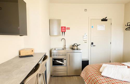 George Apartments - Photo 16
