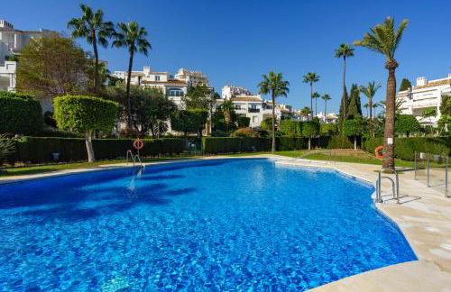 Two bedroom, two bathroom, balcony, pool area, view - Photo 45