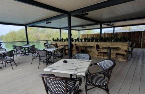 2 Bedroom Villa - Lakeside Holiday Park - Photo 18