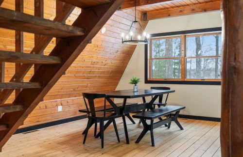 The Log Haus, a newly renovated lakefront cabin close to the trails - Foto 9