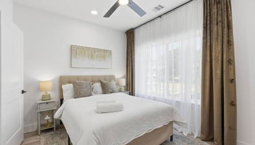 Modern 3BR Home w/ Rooftop • 5 min to Downtown - Foto 3