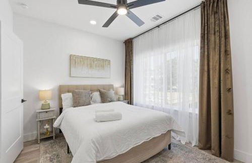 Modern 3BR Home w/ Rooftop • 5 min to Downtown - Foto 3