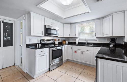 Florida Breeze l Hot Tub l Walkable - Foto 19