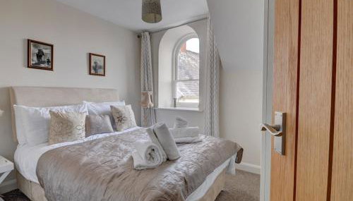 The Old Auction Rooms Lot 2 Central with Private Parking - Photo 1