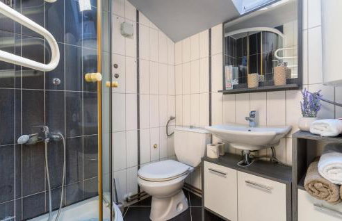 2 Bedroom Amazing Apartment In Bakar - Photo 20