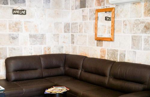 3 Bedroom Beach House with private sea access - Photo 31