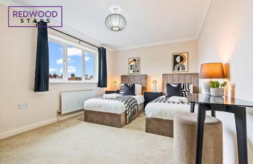 Cozy Family & Contractor Home 3X FREE Parking by Redwood Stays - Foto 14