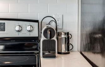 Walkable Apt Next to Restaurants, Bars, and Shops! - Foto 13