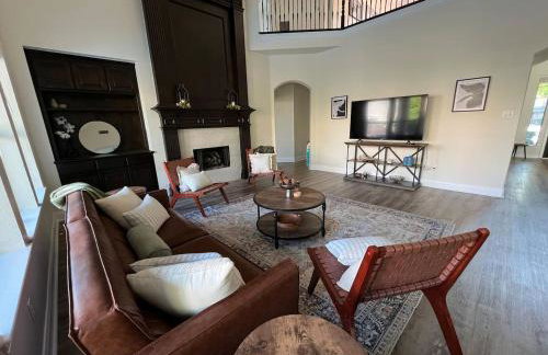 Lovejoy Serenity - Amazing pool, Games, Movie Room - Photo 12