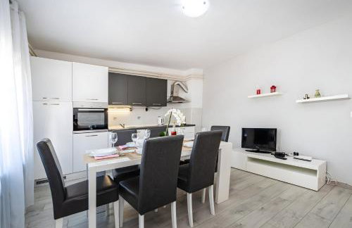 Spacious Holiday Home Joy with pool and playground, Suhovare - Foto 21