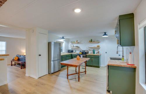 Lakefront Frankston Cabin with Dock and Fire Pit! - Foto 7