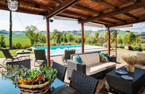 Sunny holiday home with swimming pool - Photo 29